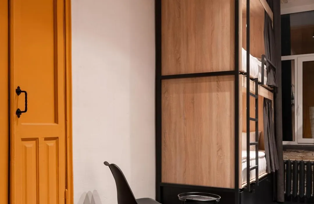 Globe Runner Rooms & Dorms-1