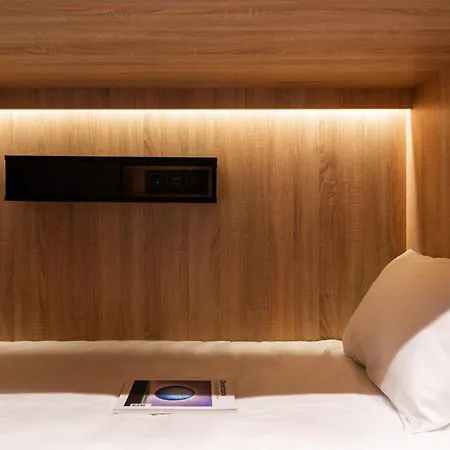 Globe Runner Rooms & Dorms-3